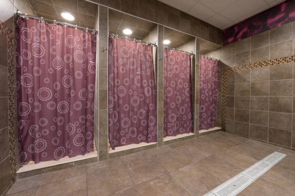 PLANET FITNESS SHOWER