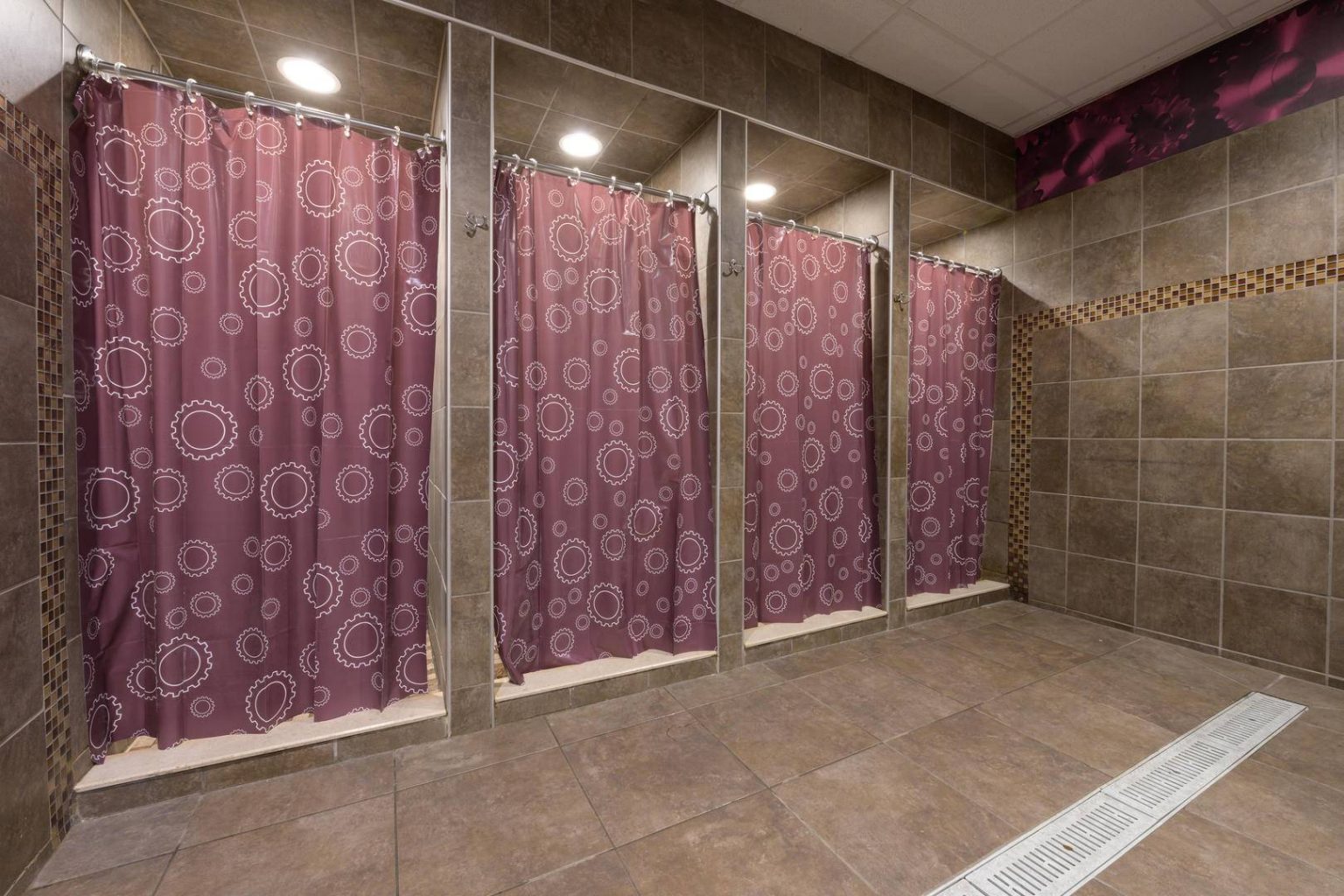 PLANET FITNESS SHOWER